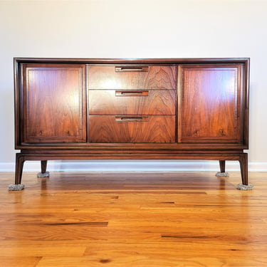 Mid Century United Furniture Buffet / Sideboard 