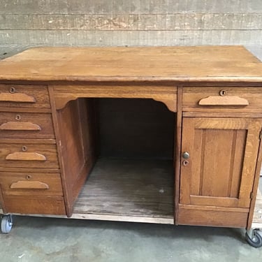 Quarter Sawn Mission Oak Desk (Tacoma)