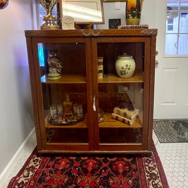 Antique Oak Federal Style Glass-Fronted Cabinet