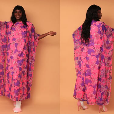 Vintage 1970s Psychedelic Paisley Print Full Length Shift Gown w/ Floor Length Flutter Sleeves // Plus Size 