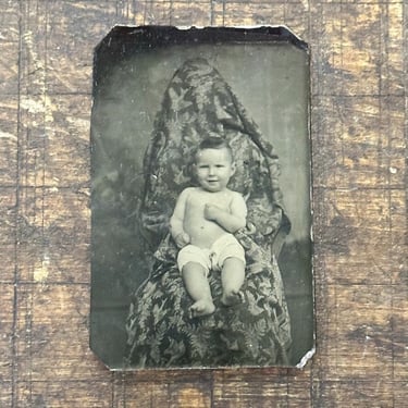Antique Tintype of Ghost Mother Holding Baby - 1880s Creepy Image - Rare 19th Century Collectible Photography - Strange Images 