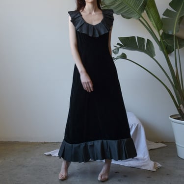 ESTEVEZ black velvet ruffle collar floor length gown / long evening dress / m / 022d 