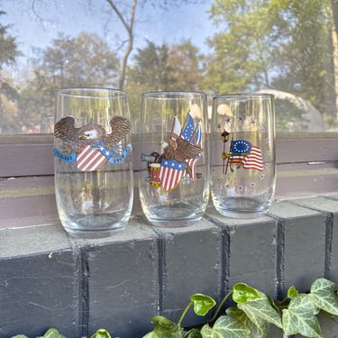 Vintage Glass with Eagle USA Federal Flag American Revolution Motif Mid-Century Kitsch Kitchen Party 