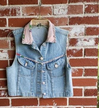 Vintage 80s Cropped Cotton Denim Vest New Wave /Pink Trim / Great BUTTONS /  S/M 