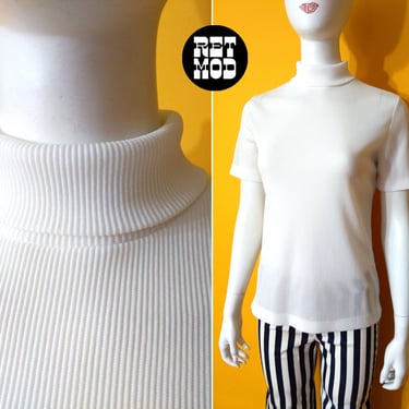 Simple Vintage 60s 70s Solid White Ribbed Short Sleeve Mockneck Shirt 
