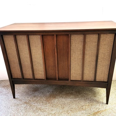 Mid Century Modern PENNCREST Solid State Stereo Cabinet / Console 