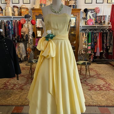 1950s party dress, yellow satin, strapless bodice, vintage 50s dress, fit and flare, size small, 27 waist, full skirt, mrs maisel, wedding 