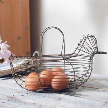 Vintage wire bird basket / wire egg basket / whimsical novelty basket / rustic farmhouse basket / vintage wire basket / metal chicken duck 