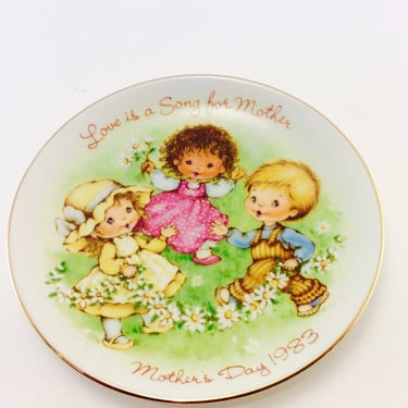 Avon Mother's Day Plate Love is a Song for Mother 1983 Wall Hanging Art Jewelry Holder Dish Birthday Gift 