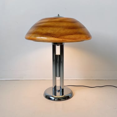 CHROME & PLASTIC TABLE LAMP