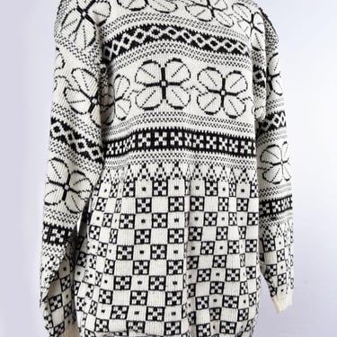 80's DVF Diane von furstenberg Oversized Pullover SKI Winter Snowflake Fair Isle Sweater Black & White Soft 1980's Vintage 