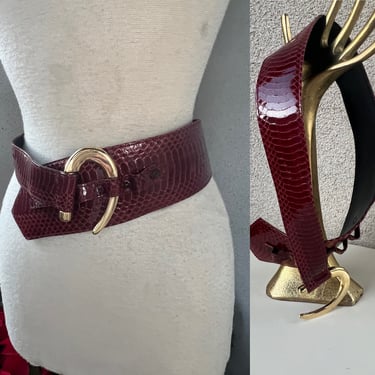 Vintage wide leather waist belt glossy burgundy snake skin with gold hook Sz S/M fits 27-32” 