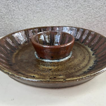 Vintage studio art pottery brown chip & dip platter signed Leslie 