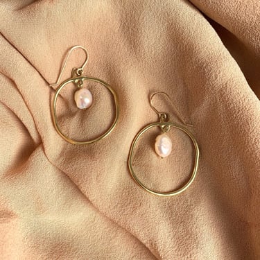 Goldeluxe - Brass Calypso Hoop Earrings W/ Pearls