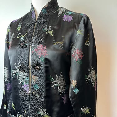 Vintage cheongsam jacket~ Beautiful Chinese light jacket~ embroidered silk rayon satin~ Reversible Black & White/ Small/Petite 