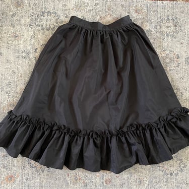 Vintage ‘80s black swishy taffeta skirt with ruffled hem | 1980s party skirt, fits S/M 