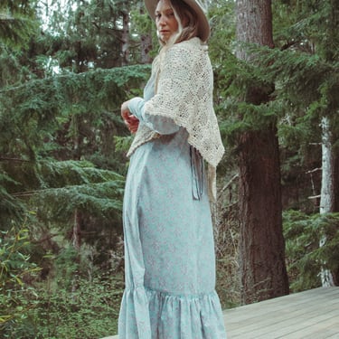 60s 70s Crochet Shawl, Boho Hippie Fringe Shawl, Floral Lace 60s 70s Crochet Shawl, Boho Hippie Fringe Shawl, Floral Lace