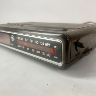 Vintage GE Digital Alarm Clock AM/FM Radio - 1980s Dark Walnut Woodgrain Finish 