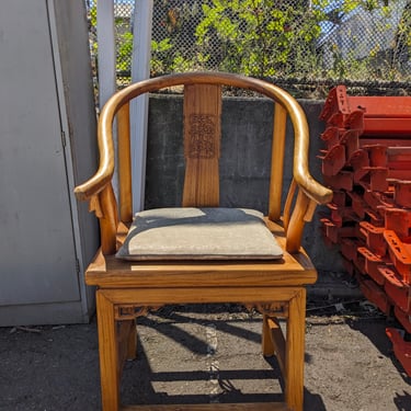 Pair of Vintage Horseshoe Back Wooden Carved Chairs 22 x 38.5 x 16.75