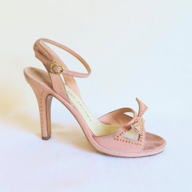 Marc Jacobs Size 38.5, 8 US 1940's Style PInk Suede Sandal High Heels Front Bow Trim Gold Metal Studs Ankle Strap 2000's Spring Summer Heels 