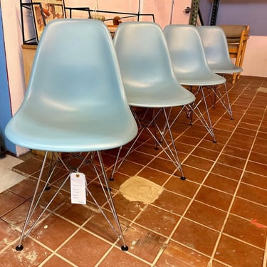 Free Shipping - Set of 4 Herman Miller Blue Plastic Eames Dining Chairs with Eiffel Bases 