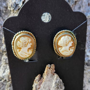 Vintage Italian Cameo Earrings~Hand Carved Shell Cameo Screw Backs~Neoclassical Female Portrait 