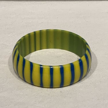 Vintage yellow and blue Bakelite bangle bracelet, lucite Bangle Bracelet Yellow With Blue Strips, bulky colorful jewelry, gifts for her 
