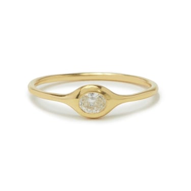 Diana Mitchell | Oval Cut Diamond Shape Ring | 18k