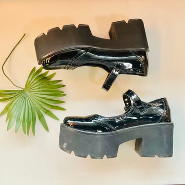 Modern Chunky Platform Mary Jane Shoes / SZ 7 - 7.5