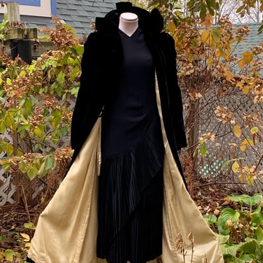 1930's Velvet Opera Coat - Black Silk Velvet - Pleated Stand~Up Collar - Gathered Puffy Sleeves - Cream Satin Lining - Size Medium 