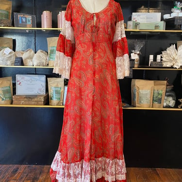 1970s Gunne sax dress, vintage maxi dress, red paisley, size 11, angel sleeve dress, cottagecore, 70s prairie dress, bohemian, medium, boho 