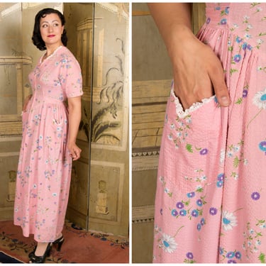 1940s Dressing Gown - Darling Pink Floral Print Cotton Seersucker Zip Front 40s Robe with Lace Trim and Self-Fabric Ties 