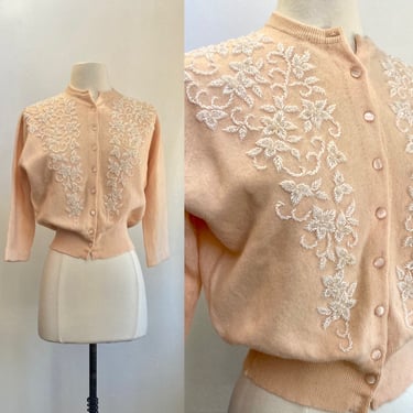 Vintage 50s BEADED CARDIGAN Sweater / Floral Pattern in White Beads / Light Peachy PINK Lambswool / Bracelet Sleeve / M 