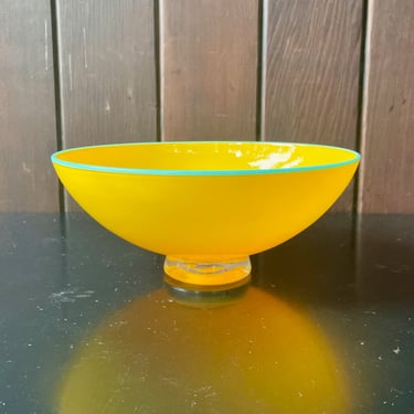 Art Glass Bowl Yellow Centerpiece Footed 