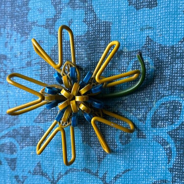 vintage enamel daisy brooch 1960s mod wire flower power pin 