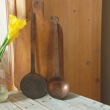 Vintage copper skimmer & ladle / primitive kitchen ladle and slotted spoon skimmer / rustic kitchen utensils / vintage milk skimmer 