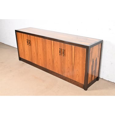 Milo Baughman for Directional Mid-Century Modern Rosewood and Walnut Sideboard Credenza, Circa 1960s