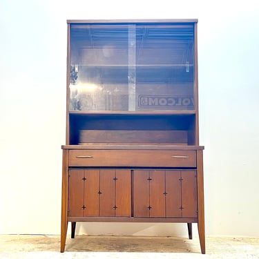 Vintage 60s Broyhill Premier Saga Collection Walnut China Hutch Display Cabinet 