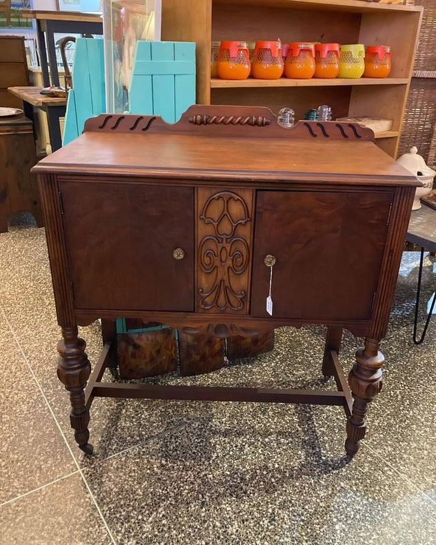 Very beautiful depression era server on wheels 32.5” x 16” x 36.5” Call 202-232-8171 to purchase 
