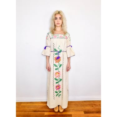 Hand Embroidered Dress // vintage 70s 1970s boho hippie white maxi Mexican hippy // S/M 