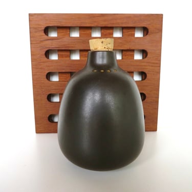 Heath Ceramics Pepper Shaker In Dark Brown, Edith Heath Replacement Shaker #129 From Saulsalito California 