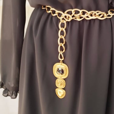 1990s Gold Chain Belt with Onyx Black and Gold Baroque Chatelaine Hanging Panel Baroque Maximalist / Salma 