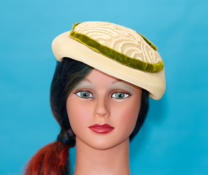 Vintage 1940s Hat with Olive Green Velvet Ribbon 