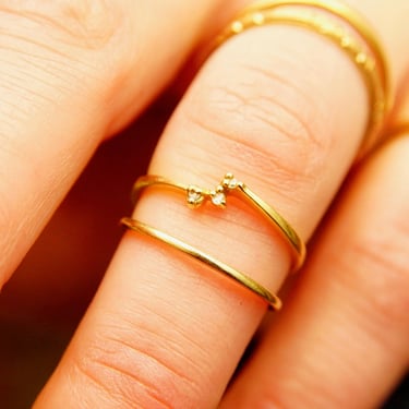 Vintage Minimalist 14K Gold Plumb Three-Diamond Accent Ring, Diamond Midi Ring, Gold Stacking Ring, Cute 585 Accessories, Size 6 1/4 US 