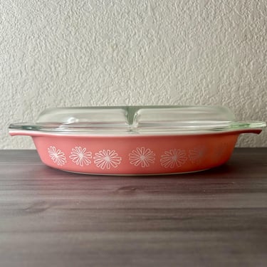 Vintage Pyrex Pink Daisy Divided Casserole Serving Dish with Lid 1 1/2 Quart Pink and White Flowers,,Vintage Kitchen 