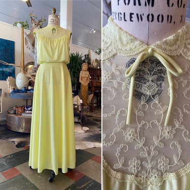 1970s maxi dress, pale yellow polyester, blouson, vintage 70s dress, high neck, lace bust, 70s bridesmaid, gunne sax style, cottagecore 