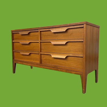 LOCAL PICKUP ONLY ———— Vintage Johnson Carper Dresser 