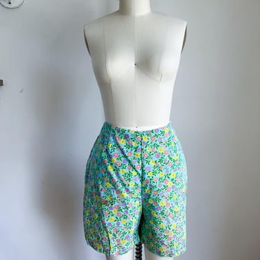 Vintage 1960s Green Strawberry Novelty Print Shorts / 28