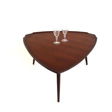 midcentury design tripod guitar pick shape teak coffee table side table scandanavian design beautiful raised edge 