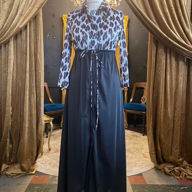 1970s dressing gown, vintage robe, leopard print, zip front, nylon, 70s loungewear, j c Penney, medium, drawstring 